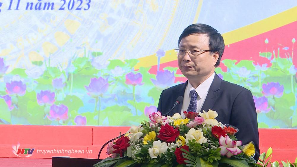 Đồng chí Bùi Đình Long - Phó Chủ tịch UBND tỉnh phát biểu đề dẫn hội thảo. 