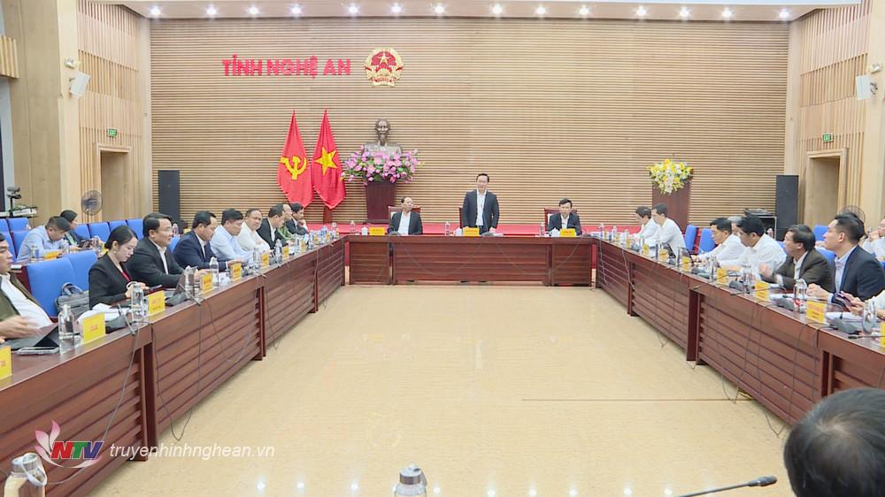 Chủ tịch UBND tỉnh Nguyễn Đức Trung chủ trì phiên họp chuyên đề của UBND tỉnh tháng 11/2023. 
