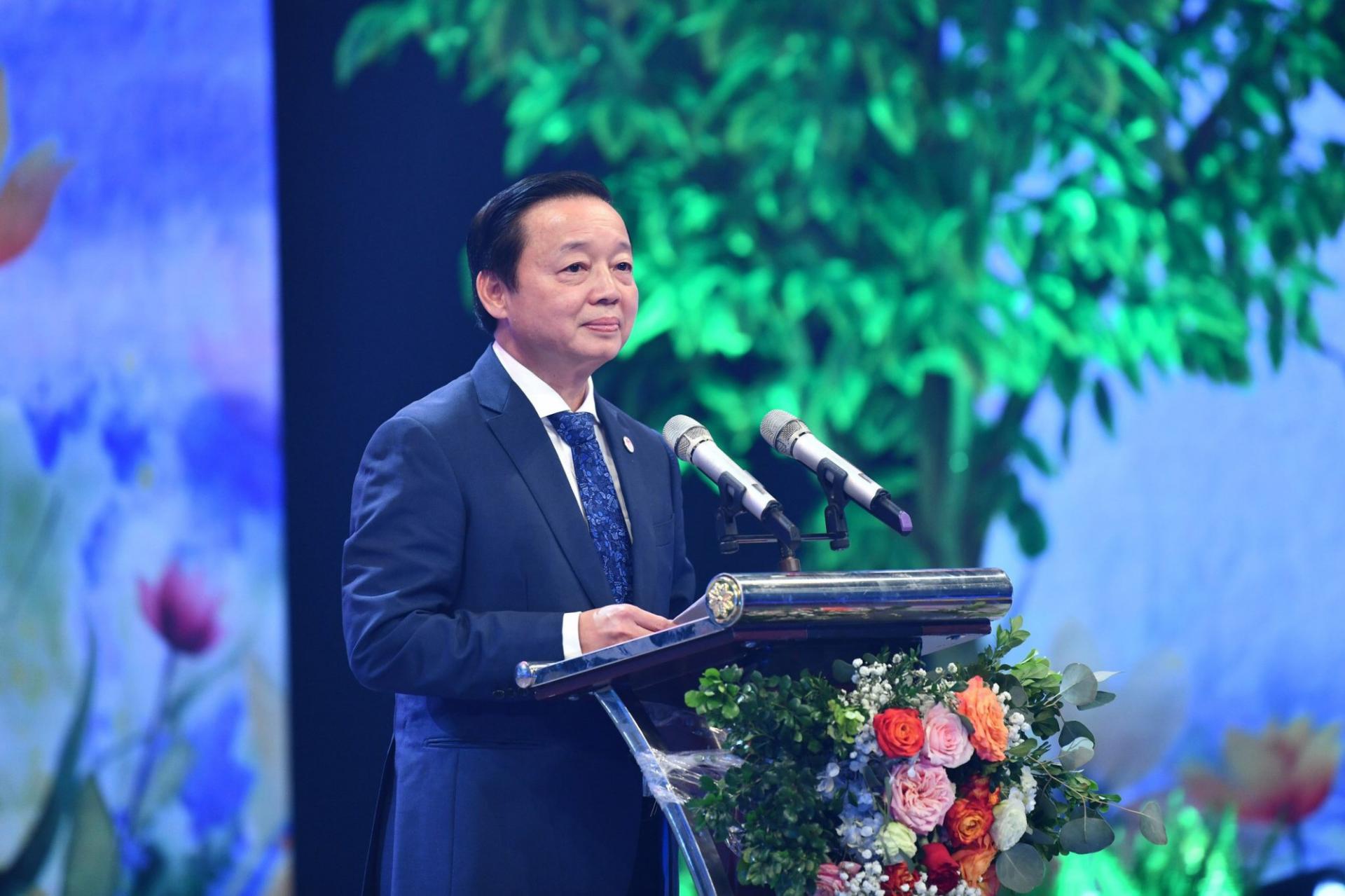 Phó Thủ tướng Trần Hồng Hà: Nghề giáo, nhà giáo cần nhận được sự tôn trọng đúng mức hơn của cả xã hội. Không chỉ là những lời chúc hoa mỹ, những bó hoa trong ngày 20/11, mà phải là nhận thức chung của cả xã hội