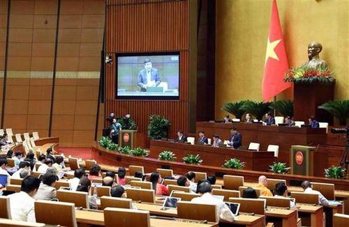 Bộ trưởng Bộ Kế hoạch và Đầu tư Nguyễn Chí Dũng giải trình, làm rõ một số vấn đề đại biểu Quốc hội nêu, chiều 1/11/2023. 