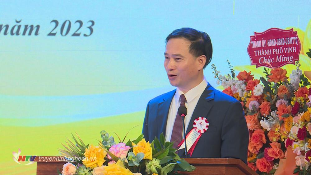 GS.TS. Nguyễn Huy Bằng - Hiệu trưởng Trường Đại học Vinh phát biểu tại buổi lễ.