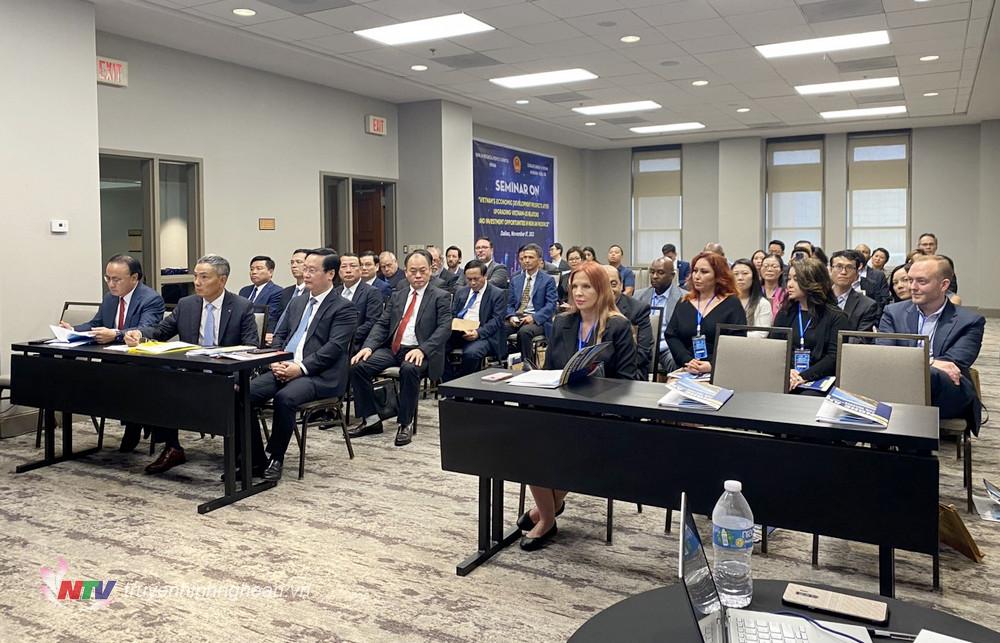 Lãnh đạo tỉnh Nghệ An, Tổng Lãnh sự quán Việt Nam tại thành phố Houston và các doanh nghiệp tại thành phố Dallas, Houston, bang Texas (Hoa Kỳ) tham dự Hội thảo. 