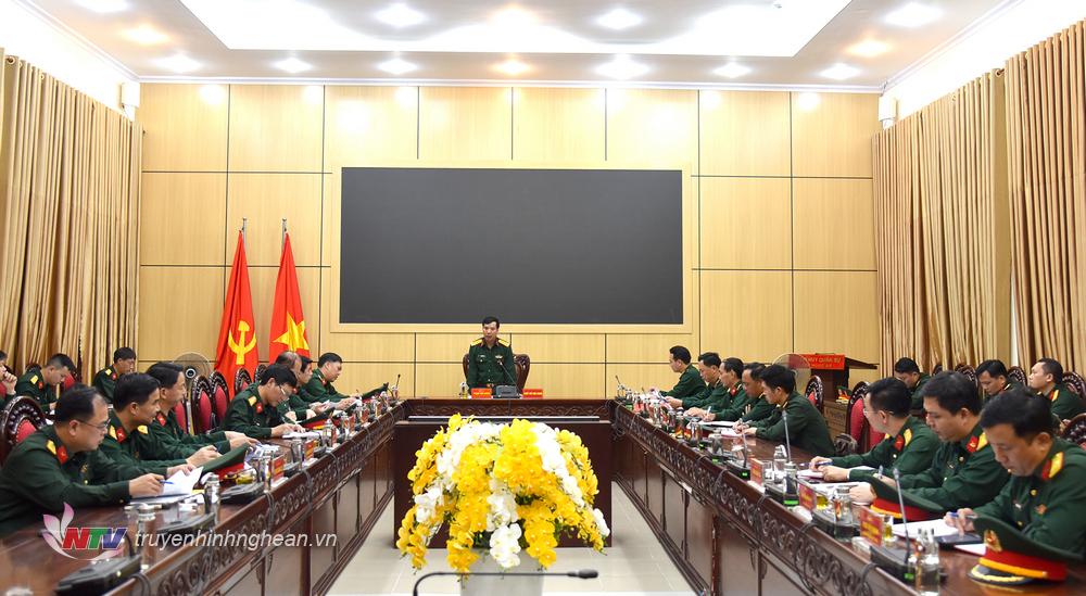 Đại tá Phạm Văn Đông, Phó Chủ nhiệm Chính trị Quân khu chủ trì làm việc với Bộ Chỉ huy Quân sự tỉnh Nghệ An.