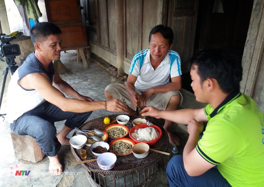 Sâu măng trở thành món ăn quen thuộc trên mâm cơm người dân địa phương dịp cuối năm.