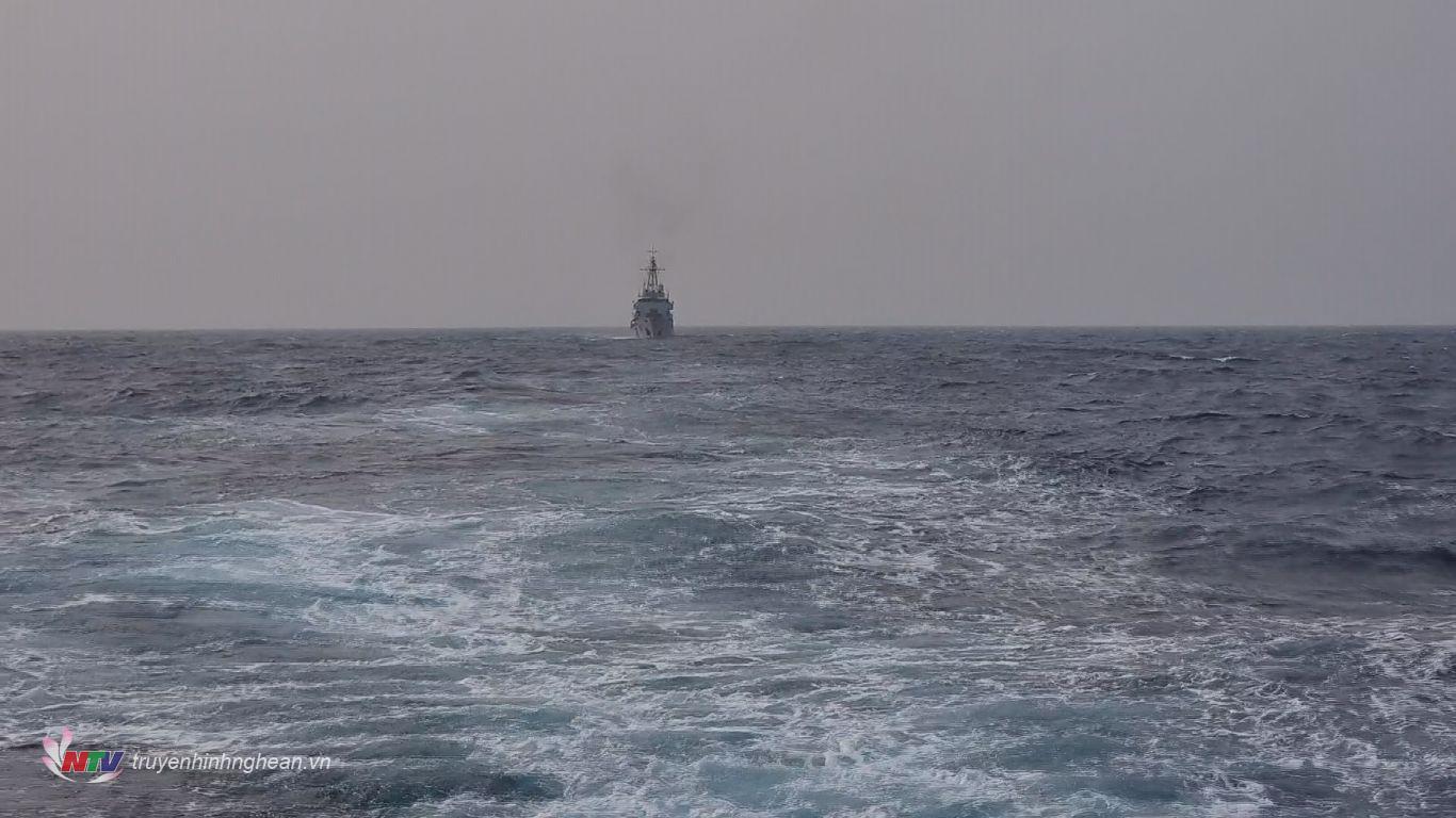 Tàu CS biển Việt Nam trong đòan tuần tran liên hợp Việt Nam.