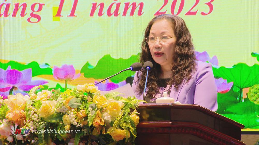 Đồng chí Nguyễn Thị Thu Hường - Ủy viên Ban Thường vụ Tỉnh ủy, Trưởng ban Tuyên giáo Tỉnh ủy phát biểu khai mạc hội nghị. 