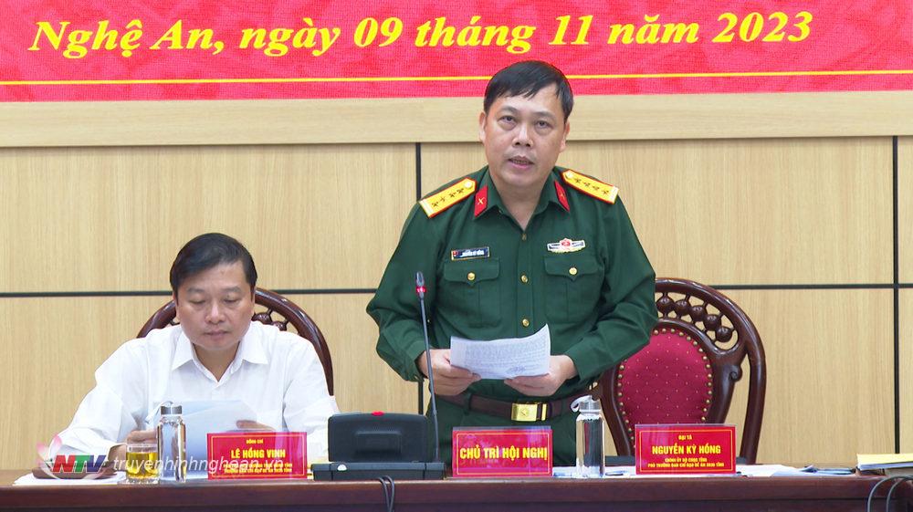Đại tá Nguyễn Kỳ Hồng, Chính ủy Bộ CHQS tỉnh Nghệ An phát biểu tại hội nghị.