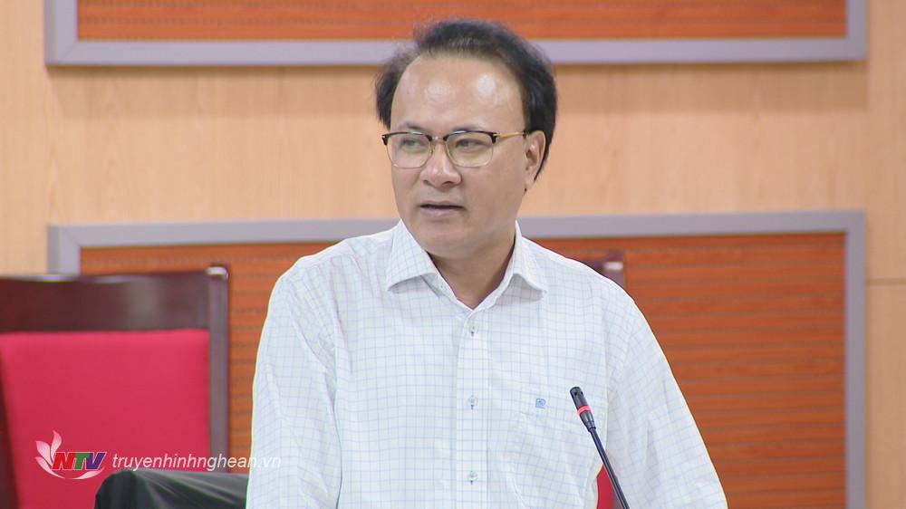 Phó Chủ tịch Thường trực HĐND tỉnh phát biểu tại cuộc họp.