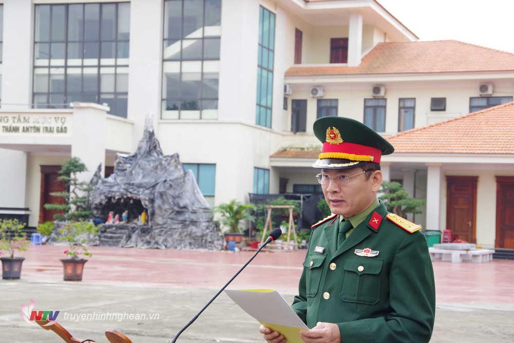 Đại tá Phạm Đình Trung- Phó Chính ủy Bộ CHQS tỉnh phát biểu tại buổi lễ.
