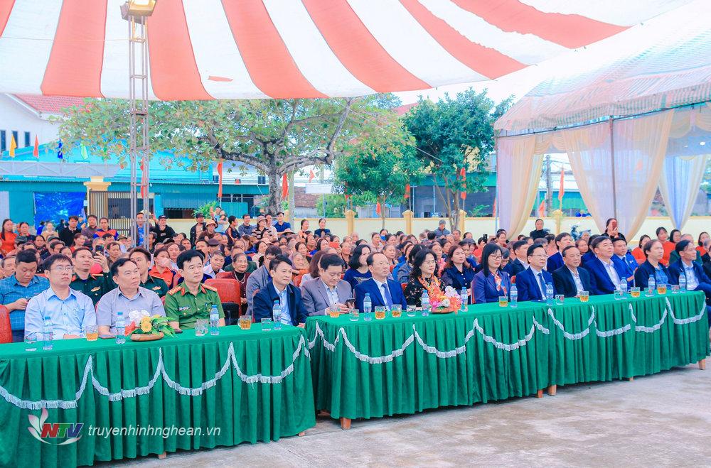 Các đại biểu tham dự Ngày hội Đại đoàn kết tại xóm Phan Đăng Lưu, xã Nam Thành (Yên Thành).