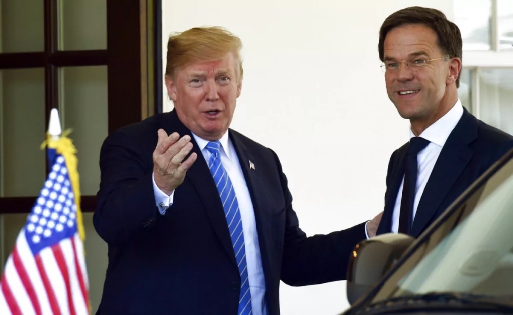 Tổng thống Mỹ Donald Trump và ông Mark Rutte (phải), khi còn là thủ tướng Hà Lan, tại Nhà Trắng hồi tháng 7/2018. Ảnh: AP