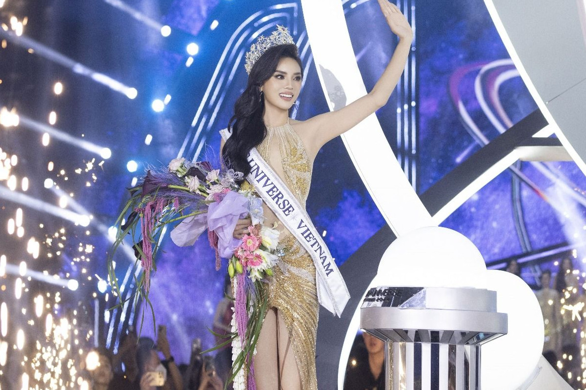 Khoảnh khắc đăng quang của Hoa hậu Nguyễn Cao Kỳ Duyên tại Chung kết Miss Universe Vietnam 2024 diễn ra tại Thành phố Hồ Chí Minh, tối 14/9 vừa qua. (Ảnh: TTXVN phát)