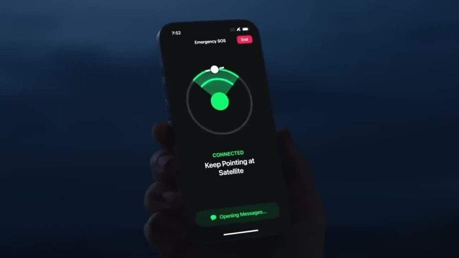 Tính năng Emergency SOS qua vệ tinh trên iPhone. Ảnh: Apple