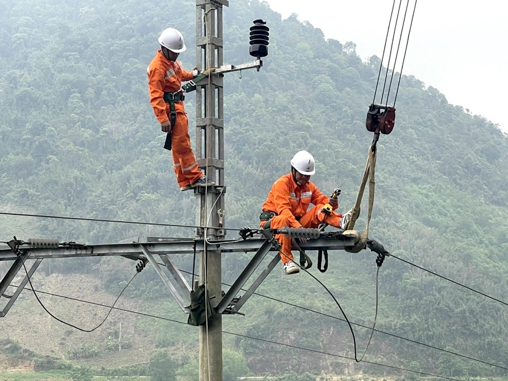 Với tốc độ tăng trưởng kinh tế trong năm 2025 dự kiến là 7% và để bảo đảm đủ điện phục vụ sản xuất kinh doanh, đời sống nhân dân, tăng trưởng điện phải đạt từ 12-13%