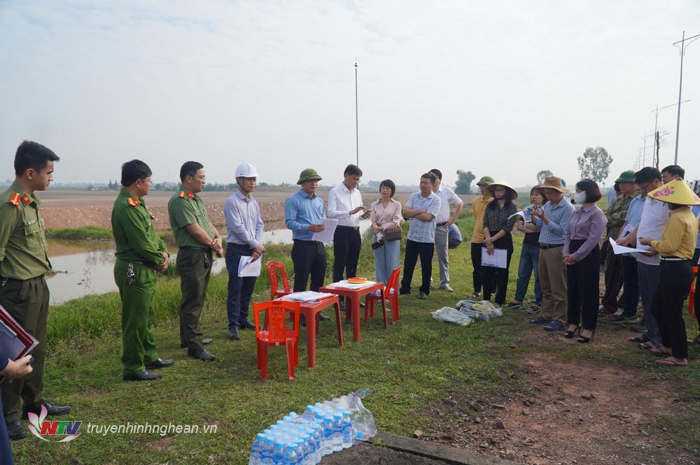 Ban thực hiện cưỡng chế kiểm đếm bắt buộc huyện thông qua các Quyết định.