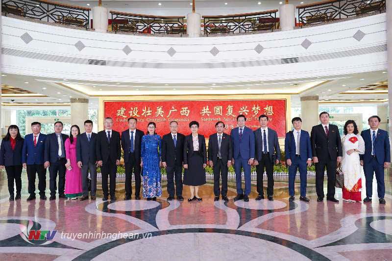 Đoàn công tác HĐND tỉnh Nghệ An và lãnh đạo Uỷ ban Thường vụ Nhân đại Khu tự trị Dân tộc Choang, Quang Tây.