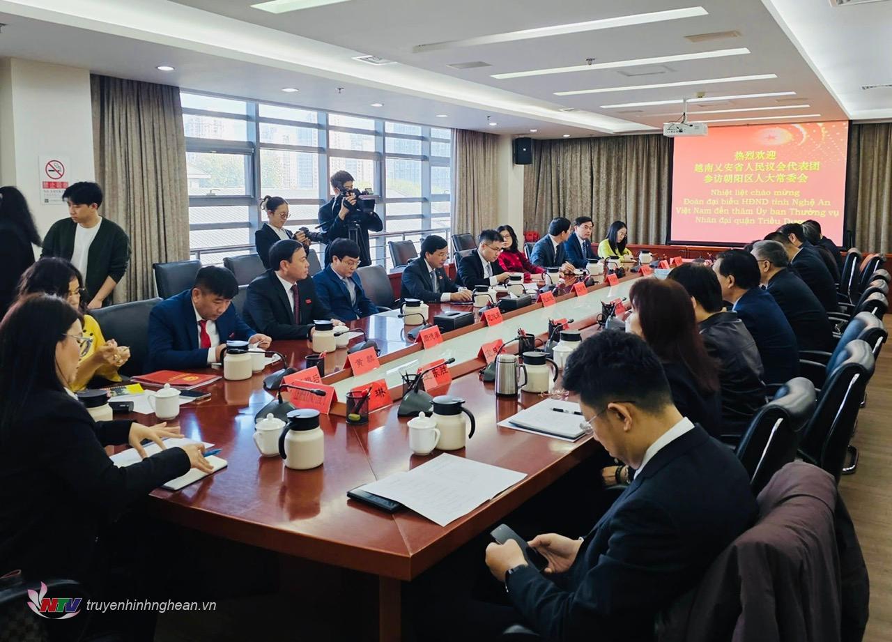 Đoàn công tác HĐND tỉnh trao đổi kinh nghiệm hoạt động với Ban Thường vụ Nhân đại Quận Triều Dương, thủ đô Bắc Kinh.j