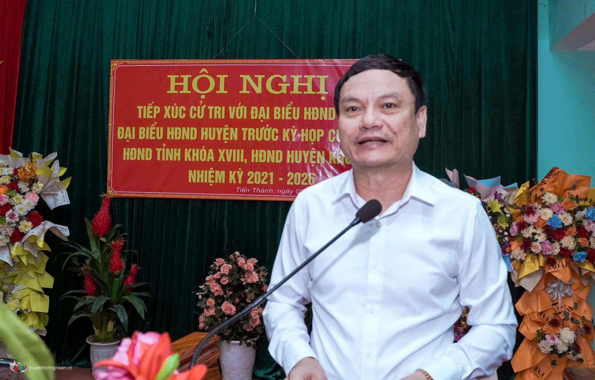 Ông Đặng Thanh Tùng - Uỷ viên BCH Đảng bộ tỉnh, Chánh Văn phòng UBND tỉnh và đại biểu HĐND tỉnh và huyện tiếp xúc với cử tri xã Tiến Thành