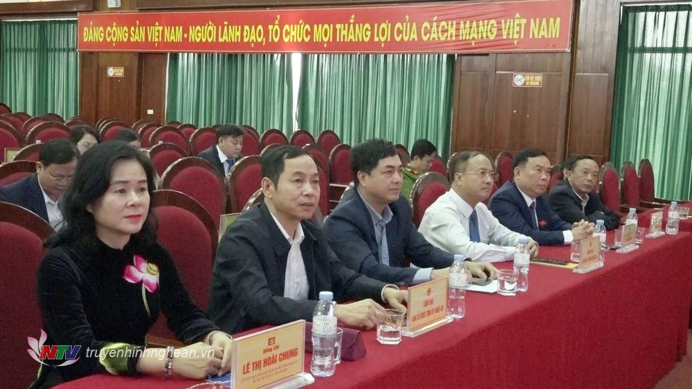 Các đại biểu dự kỳ họp.