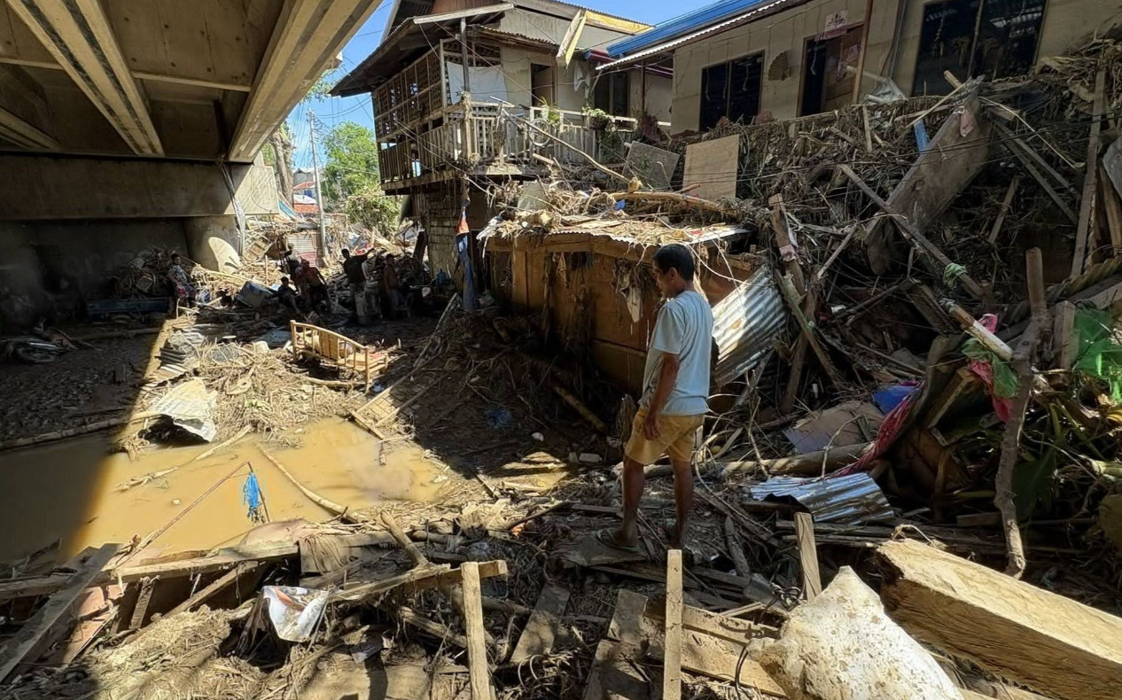 Cộng đồng Purok Isla Verde, phường San Isidro, thành phố Talisay (tỉnh Cebu) tan hoang sau khi bão Kalmaegi quét qua. Ảnh: Dennis Datu/ABS-CBN