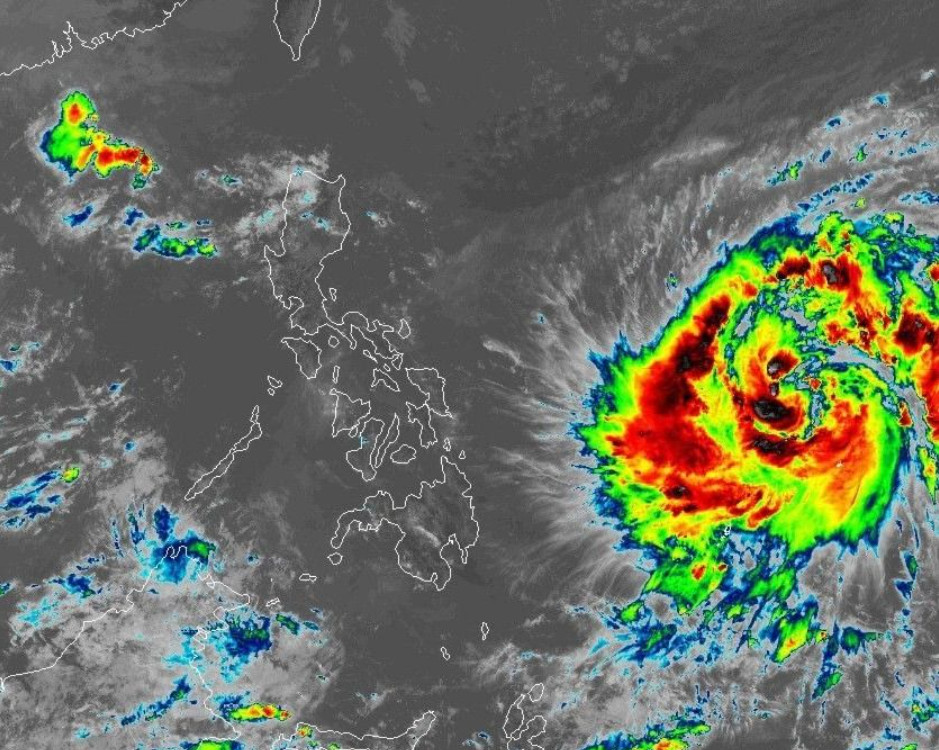 Ảnh vệ tinh cho thấy hình ảnh bão nhiệt đới mạnh Fung-Wong lúc giữa trưa ngày 7-11. Ảnh: RAMMB