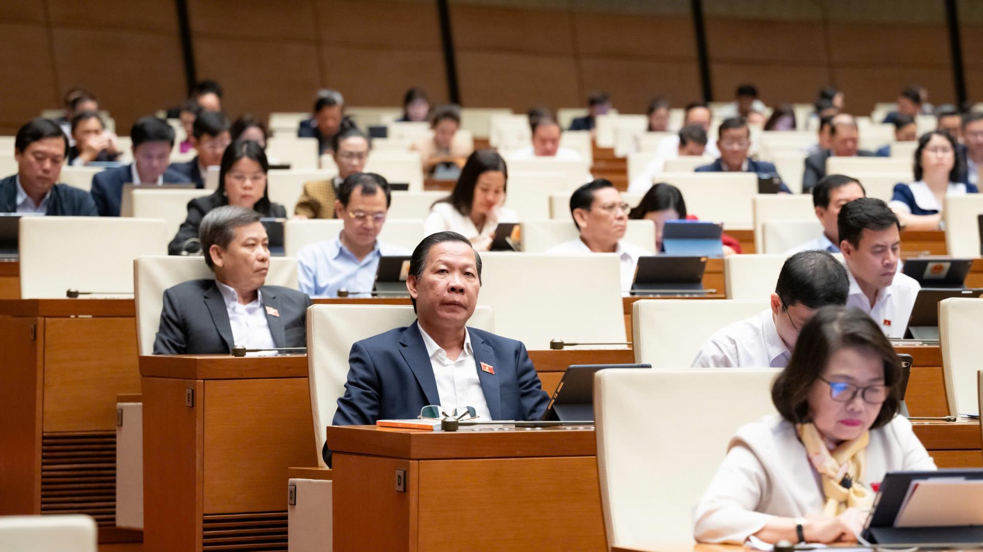 Quang cảnh phiên thảo luận tại Quốc hội chiều 25-11