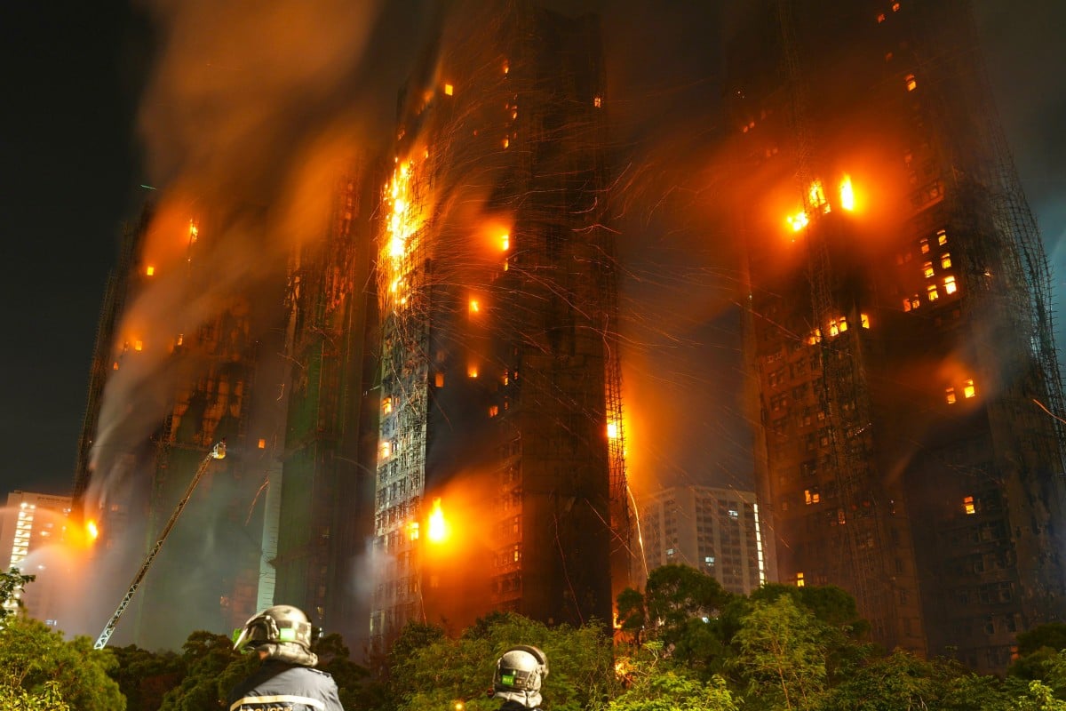 Hiện trường vụ cháy ở quận Tai Po, Hong Kong ngày 26-11. Ảnh: SOUTH CHINA MORNING POST