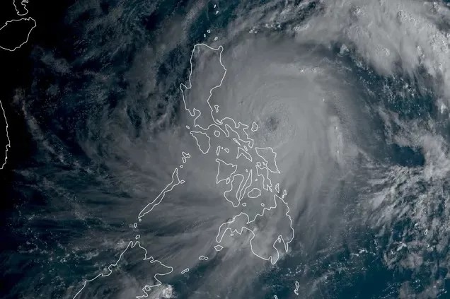 Ảnh vệ tinh của bão Fung-wong vào sáng ngày 9-22. Ảnh: ABS-CBN NEWS