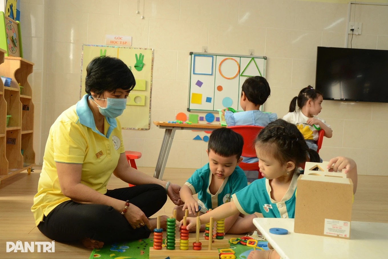 Giáo viên mầm non tại TPHCM trong một tiết dạy (Ảnh: Huyên Nguyễn).