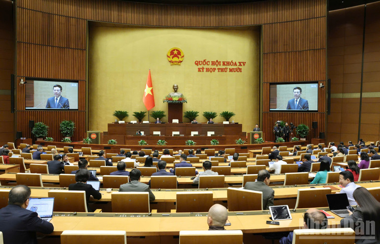 Quang cảnh phiên họp sáng 21/11. (Ảnh: DUY LINH)