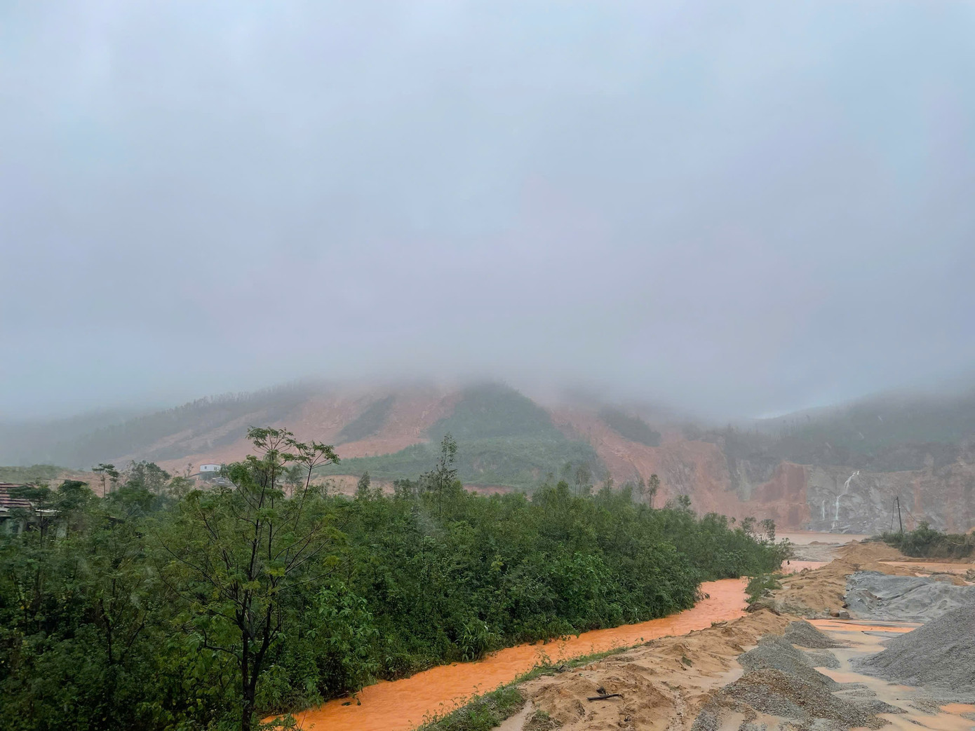 Hiện trường vụ sạt lở núi Rú Rác.