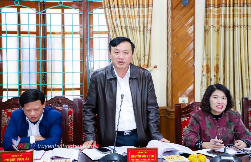 Đồng chí Nguyễn Hồng Sơn - Phó Bí thư Huyện uỷ, Chủ tịch UBND huyện Nam Đàn phát biểu.