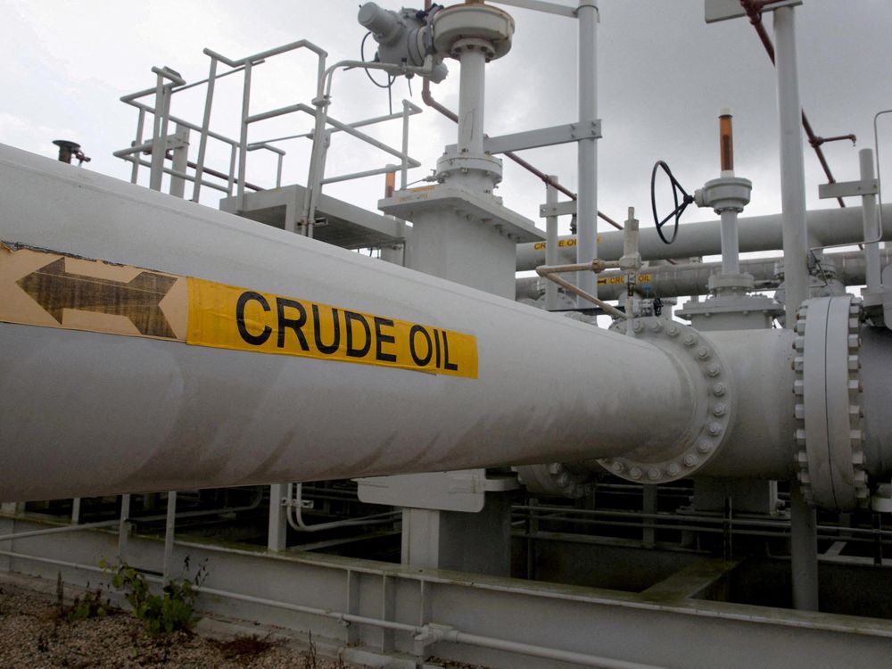 Các yếu tố cơ bản chỉ ra thị trường dầu vẫn ở trong tình trạng thắt chặt. Điều này cho thấy OPEC không cần vội vã trong việc cắt giảm mục tiêu sản lượng. Ảnh: Reuters.