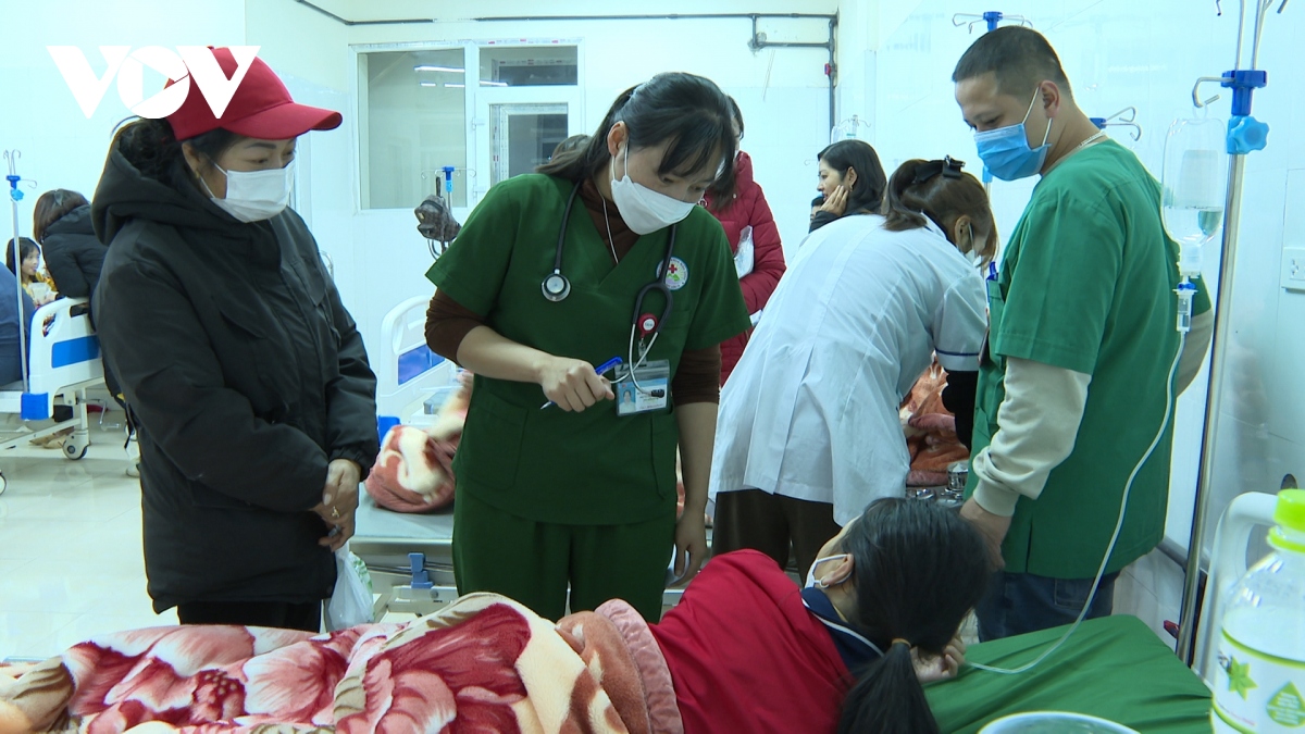 40 em học sinh huyện Mộc Châu bị ngộ độc thực phẩm sau khi đi ngoại khóa.
