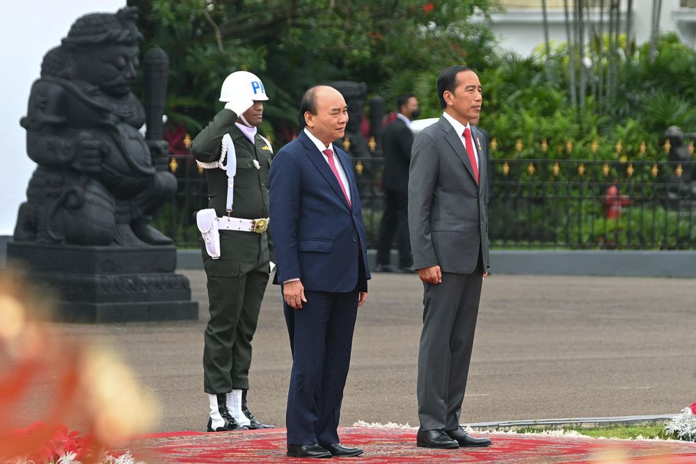 Tổng thống Indonesia chủ trì lễ đón Chủ tịch nước Nguyễn Xuân Phúc.