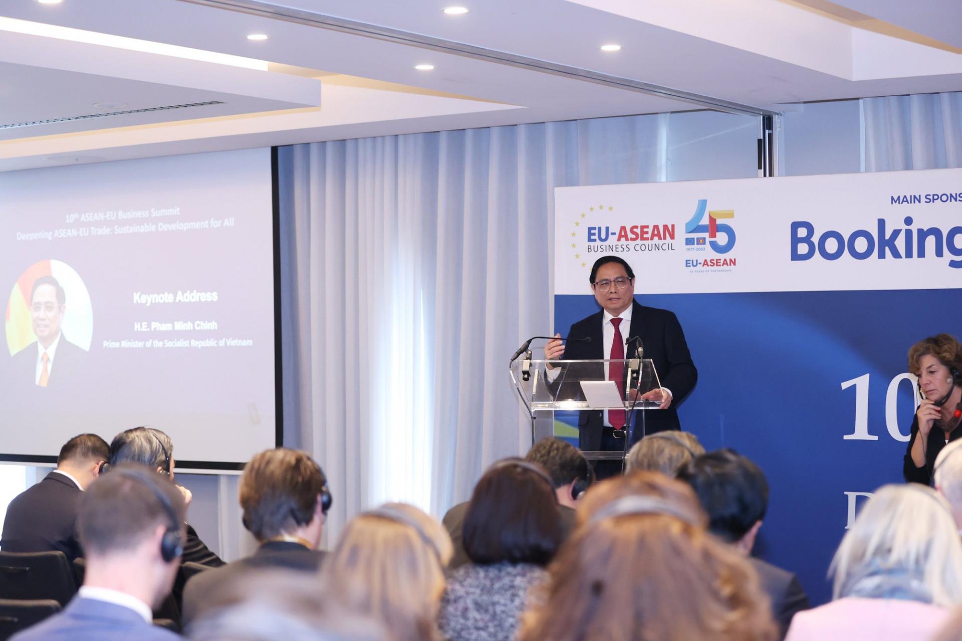 Thủ tướng Phạm Minh Chính đưa ra 5 thông điệp quan trọng tại Hội nghị Thượng đỉnh Kinh doanh ASEAN-EU - Ảnh: VGP/Nhật Bắc