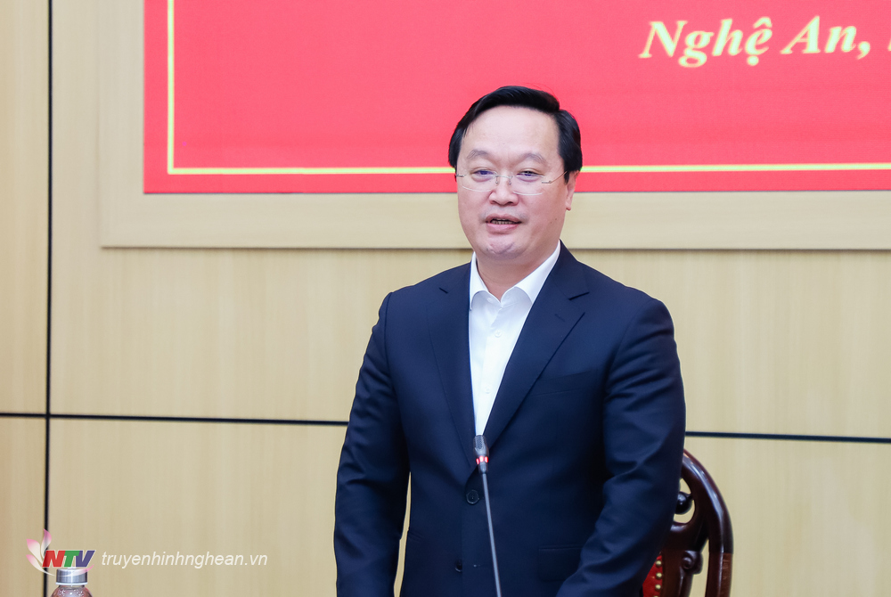 Chủ tịch UBND tỉnh Nguyễn Đức Trung phát biểu tại hội nghị.