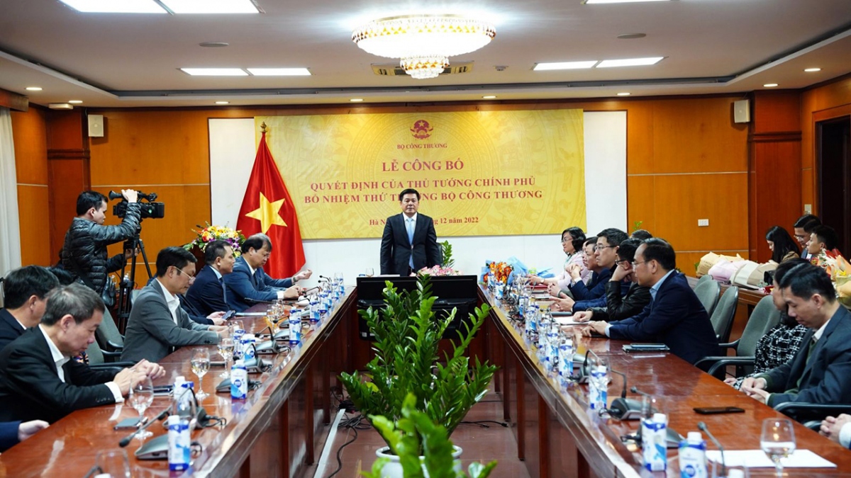 Lễ trao quyết định và giao nhiệm vụ cho Thứ trưởng Phan Thị Thắng