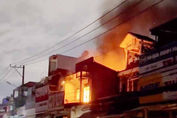 Hiện trường vụ cháy căn nhà trên đường Lê Đức Thọ. 