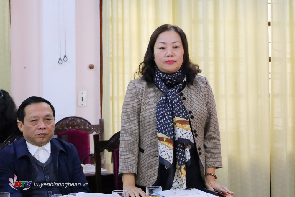 Đồng chí Nguyễn Thị Thu Hường - Uỷ viên BTV, Trưởng Ban Tuyên giáo Tỉnh uỷ phát biểu chỉ đạo hội nghị.