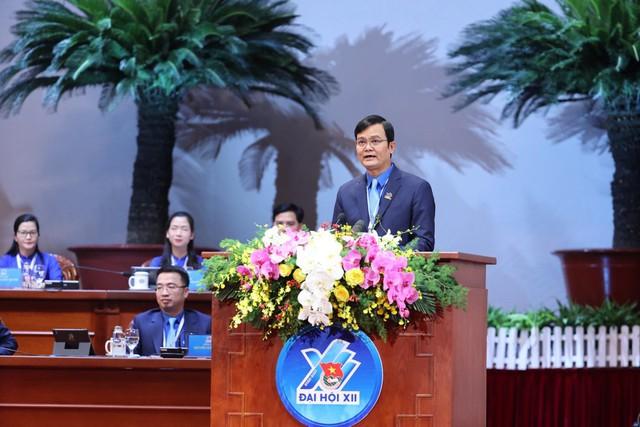 Bí thư thứ nhất Trung ương Đoàn Bùi Quang Huy trình bày dự thảo Báo cáo Chính trị Đại hội.