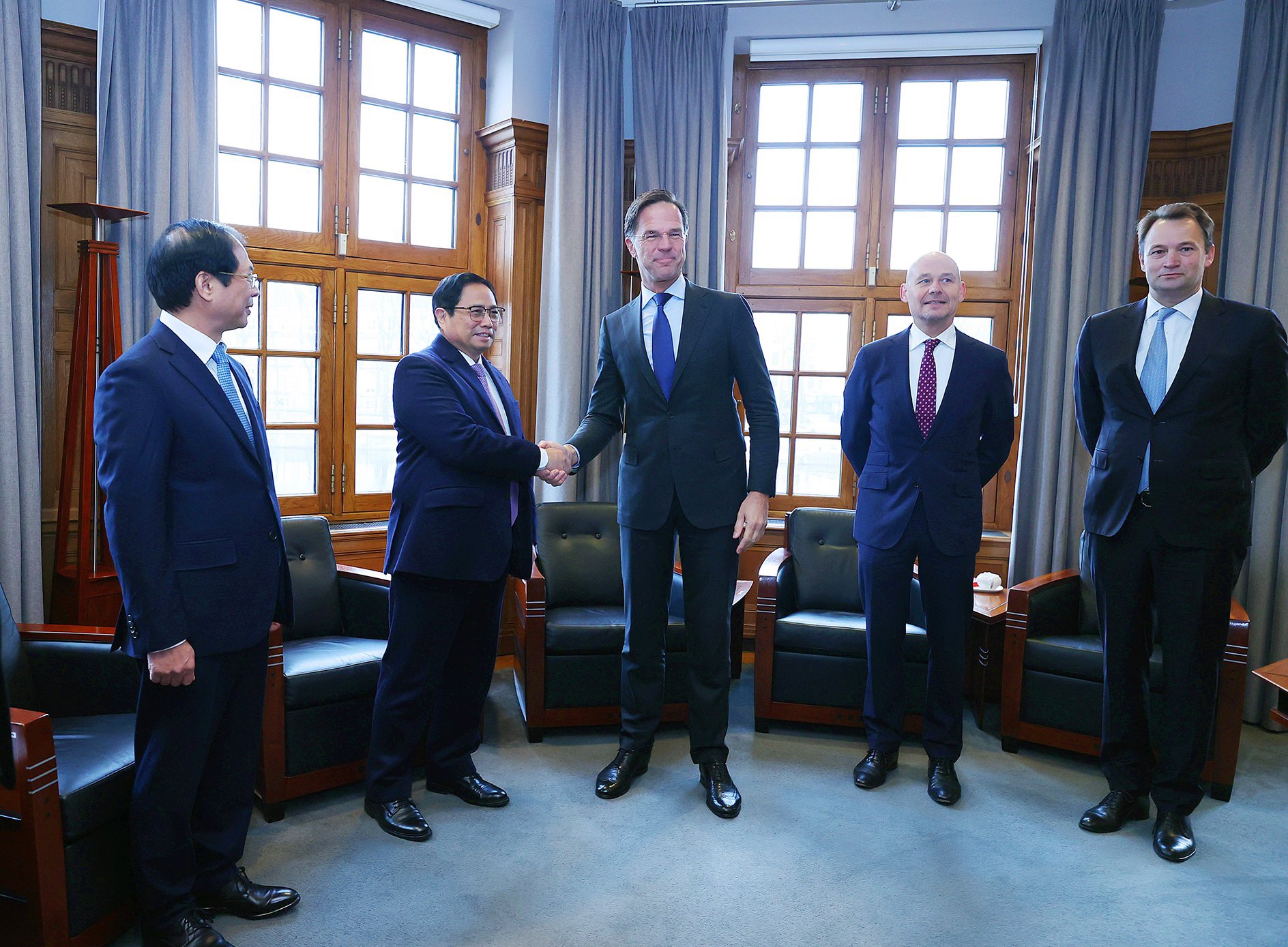 Ngay sau Lễ đón trọng thể, Thủ tướng Chính phủ Phạm Minh Chính đã tiến hành hội đàm với Thủ tướng Mark Rutte