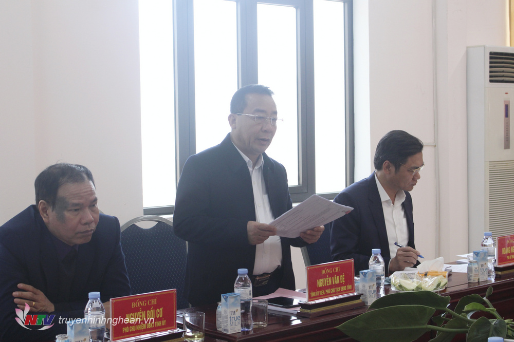 Phó Chủ tịch UBND tỉnh Nguyễn Văn Đệ phát biểu tại hội nghị.