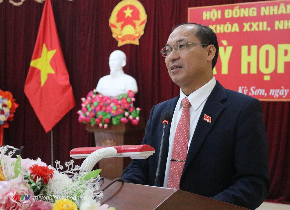 Ông Vi Hòe - Bí thư Huyện ủy, Chủ tịch HĐND huyện khai mạc kỳ họp.