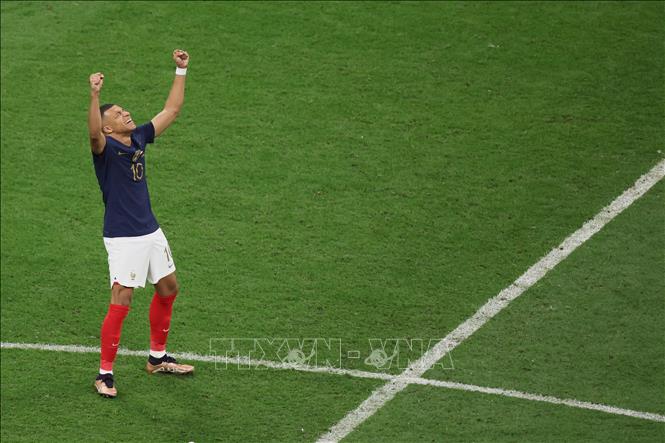 Niềm vui của tiền đạo Kylian Mbappe khi cánh cửa vào bán kết World Cup 2022 rộng mở với tuyển Pháp. Ảnh: AFP/TTXVN