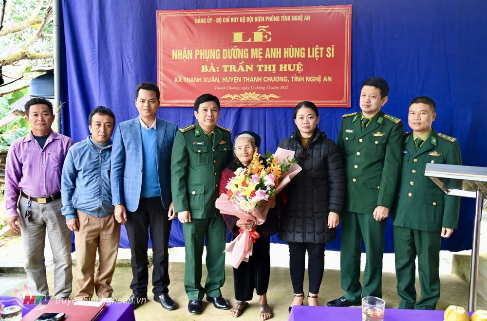 BĐBP Nghệ An nhận phụng dưỡng Mẹ Anh hùng lực lượng vũ trang Nhân dân Nguyễn Cảnh Dần