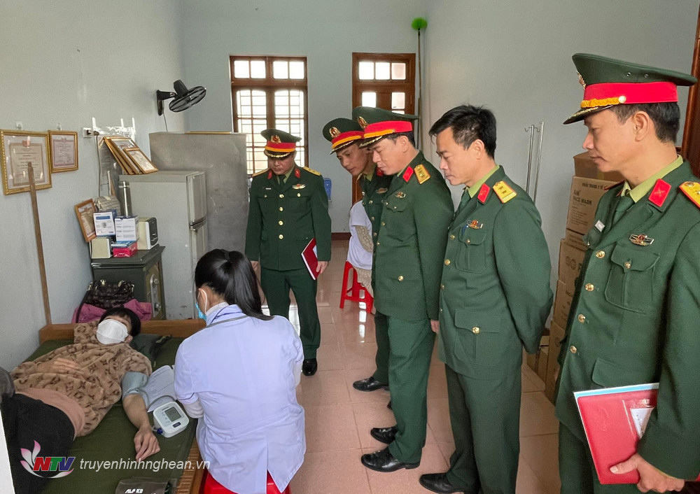 Đoàn công tác Bộ chỉ huy quân sự tỉnh kiểm tra công tác khám tuyển tại Nghĩa Đàn.