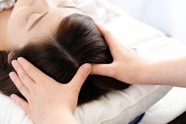 ‏Massage da đầu mang lại nhiều lợi ích cho sức khỏe và sắc đẹp.