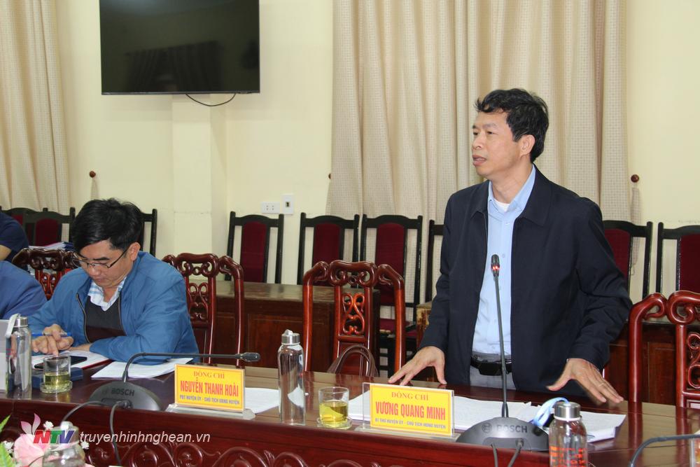 Đồng chí Vương Quang Minh - Phó Bí thư Huyện uỷ, Chủ tịch HĐND huyện Quỳ Châu phát biểu tại cuộc làm việc.