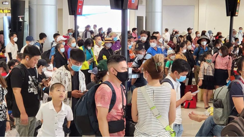 Sân bay quốc tế Tân Sơn Nhất đã vượt tải.